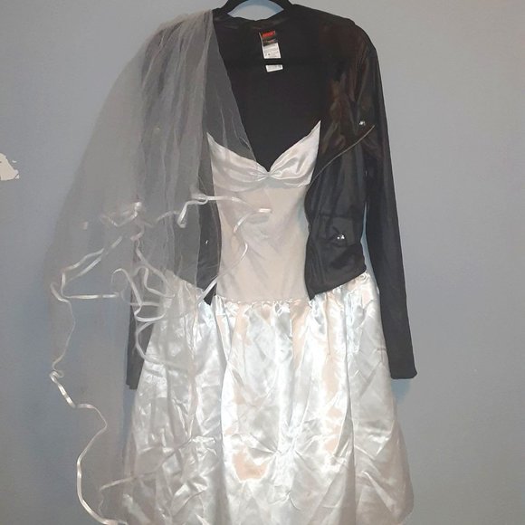 Universal Studio Chucky Other - Bride of Chucky Costume w/ Veil Size 12/14